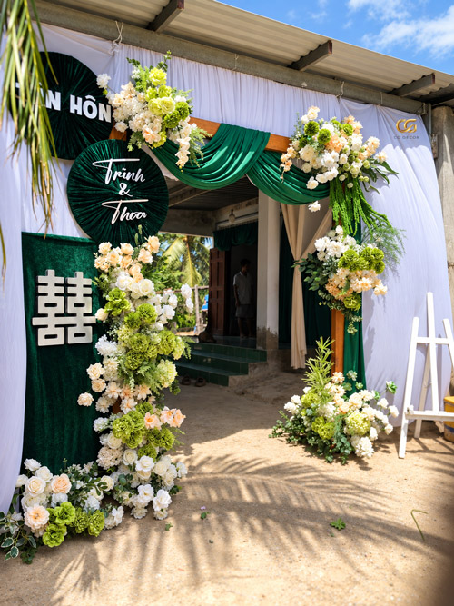 chi-tiet-cong-cuoi-xanh-la-hoa-trang-kem-cg-decor-phan-rang1