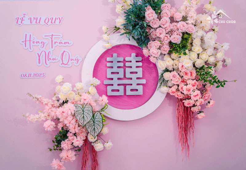 phong-chinh-trang-tri-cuoi-gia-tien-hong